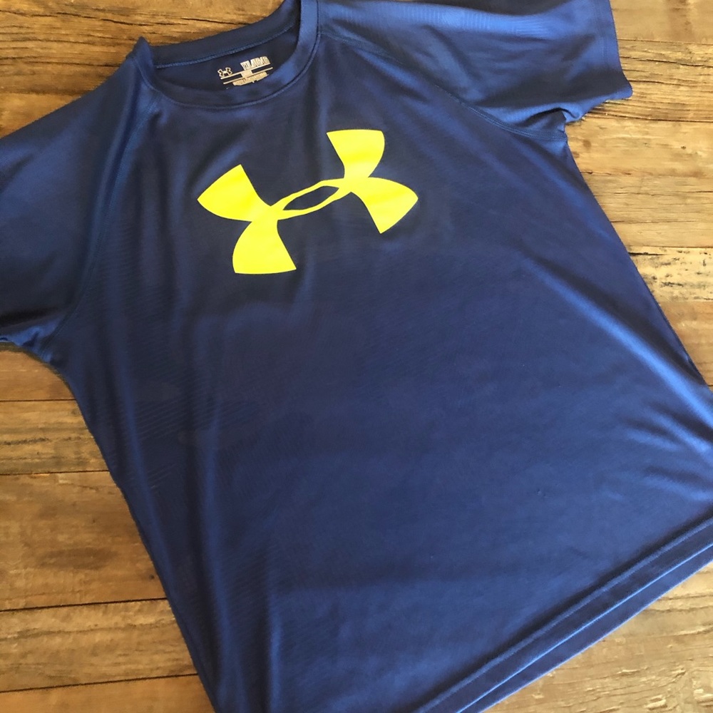 Boys Under Armour Youth XL Shirt